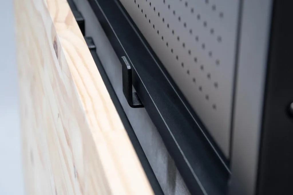 Klappbare Werkbank mit 120 cm Arbeitsbereich aus 25 mm Massivholz