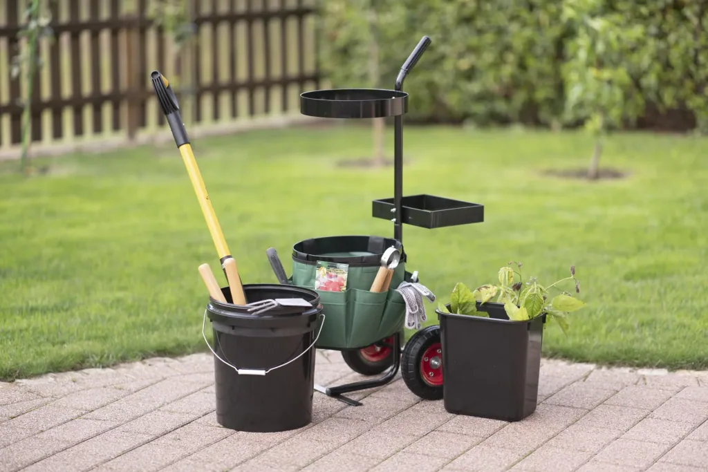 Westmann Gartenwagen Universal, 56×40×104 cm, Schwarz/Grün – mit zwei Behältern und Werkzeugtasche