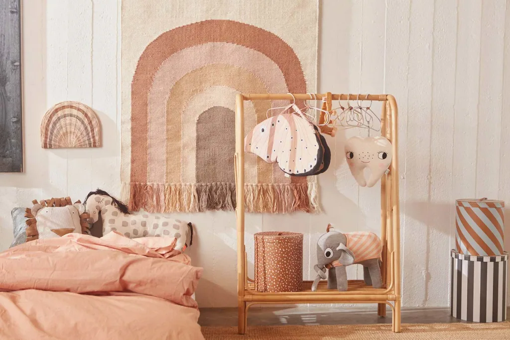 OyOY Kinder Kleiderständer Rainbow Rattan natur