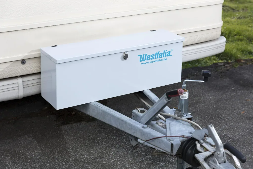 Staubox aus Metall mit Schlossvorrichtung