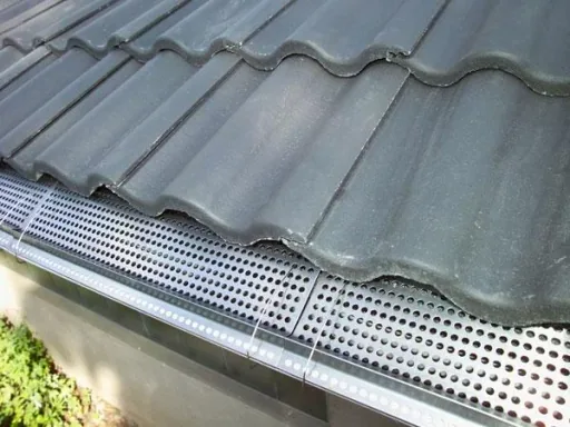 Edelstahl Dachrinnenschutz 6 Platten je 50 cm Länge/ 12,5 cm Tiefe