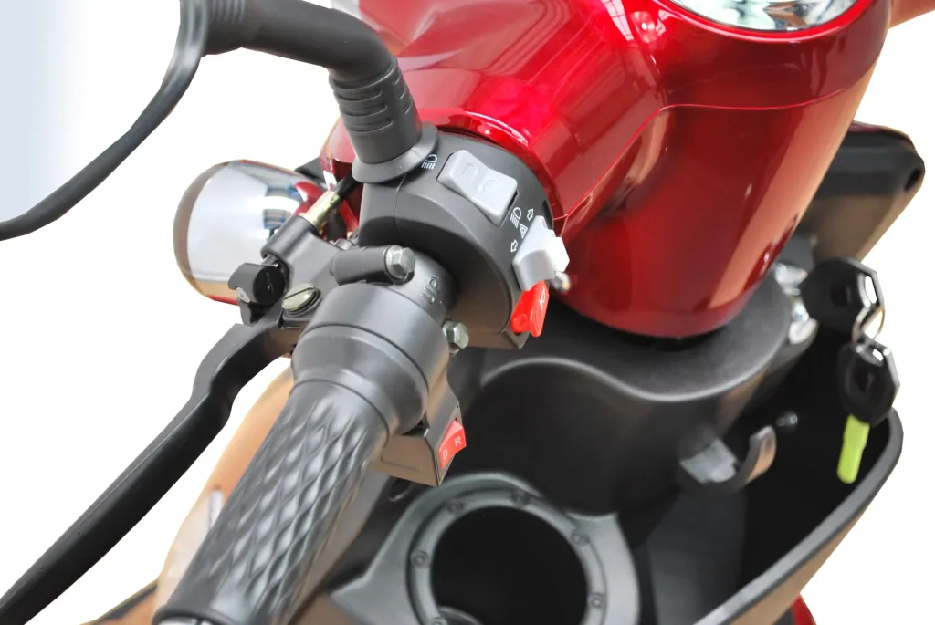 E-Scooter rot - 4 Räder - 25 km/h - Seniorenmobil