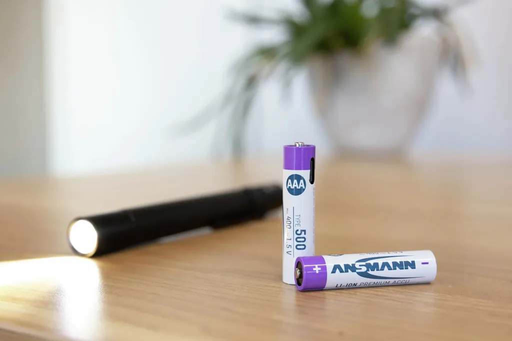 Lithium Ionen Micro (AAA) Akkus USB-C - 4 Stück, Sicherheitsabschaltung