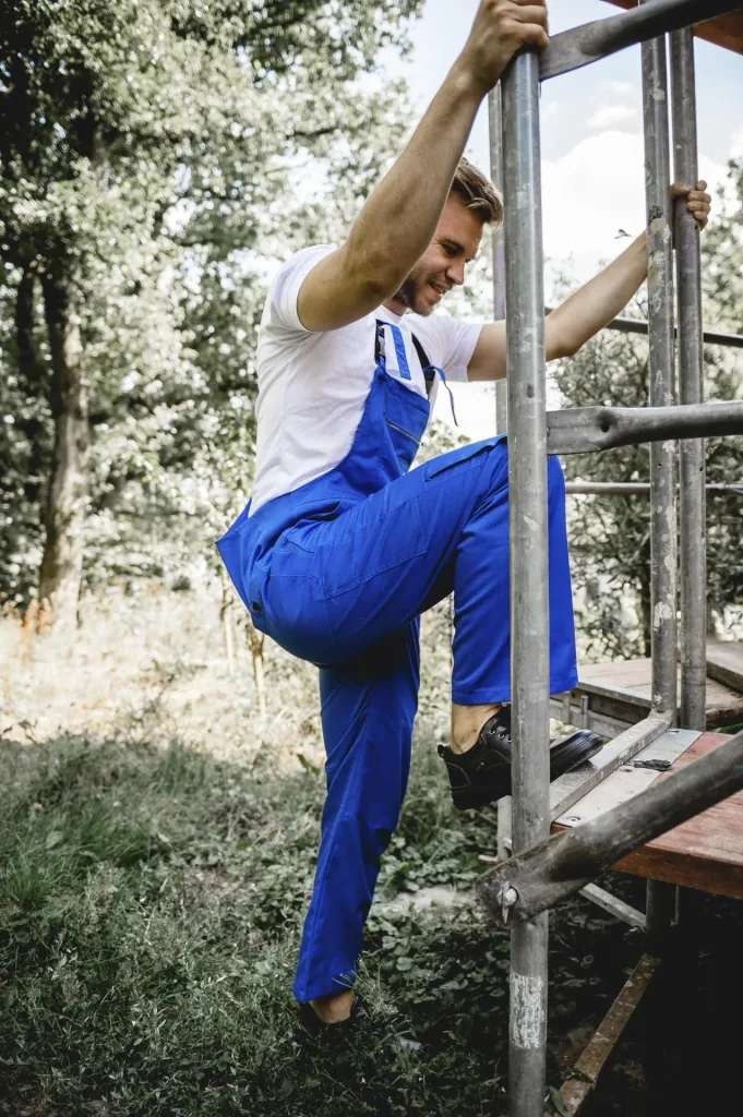 Latzhose mit seitlichen Dehnzonen, Farbe blau Gr.46