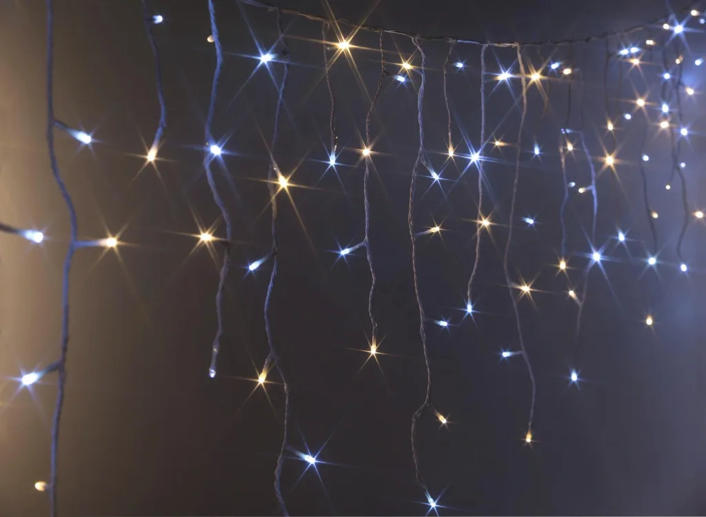 Eisregen Lichterkette mit 240 warmweißen LED - Länge 6 m
