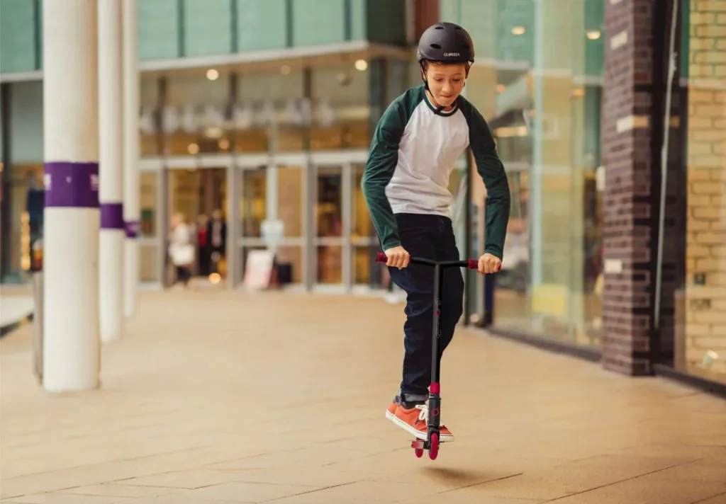 STUNTSCOOTER GS 540, Freestyle Kickroller, 100 mm, ABEC 7, verstärkter Lenker, 360°- Lenkung, schwarz-rot