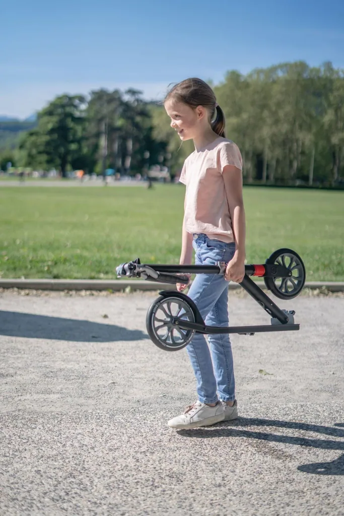 NL 205 Tretroller, 205 mm, ABEC 7, höhenverstellbar, Frontfederung, Klappmechanismus, schwarz-rot