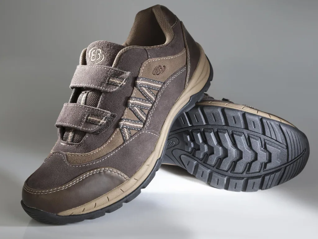 Freizeitschuhe mit Klettverschlüssen, Farbe braun, Gr.39