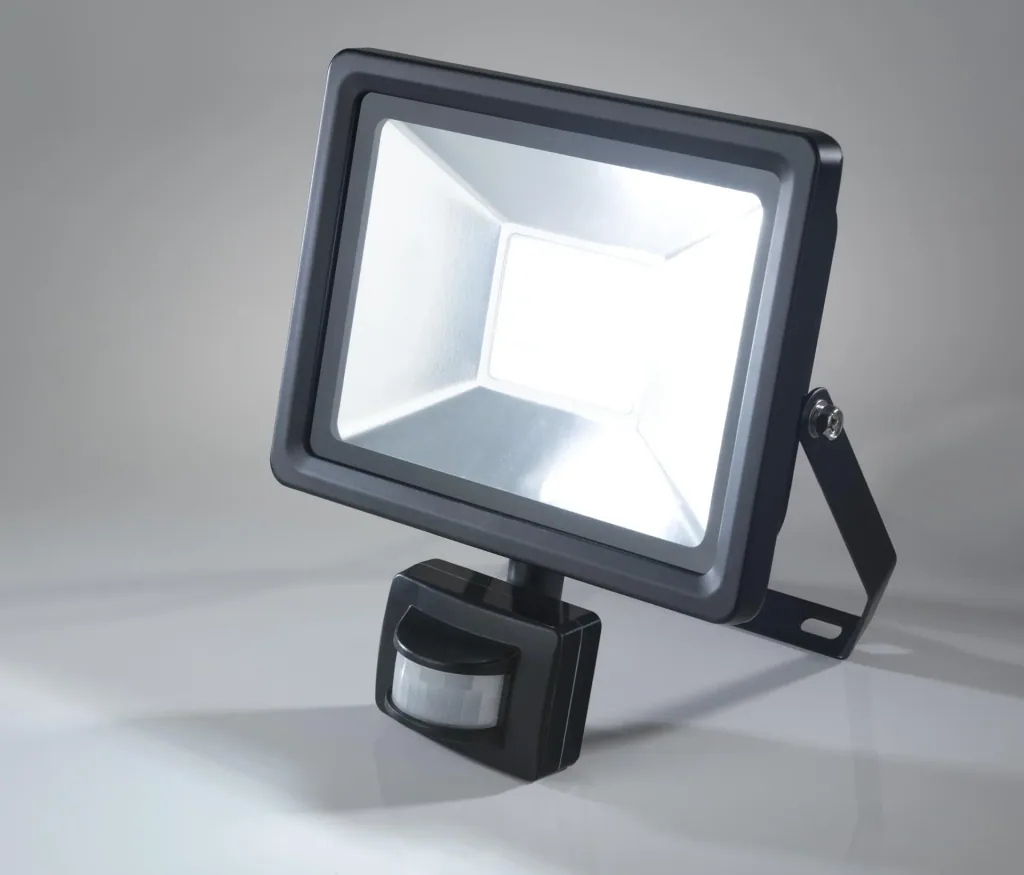 LED Fluter mit Bewegungsmelder, 30 Watt, 2400 Lumen, IP44
