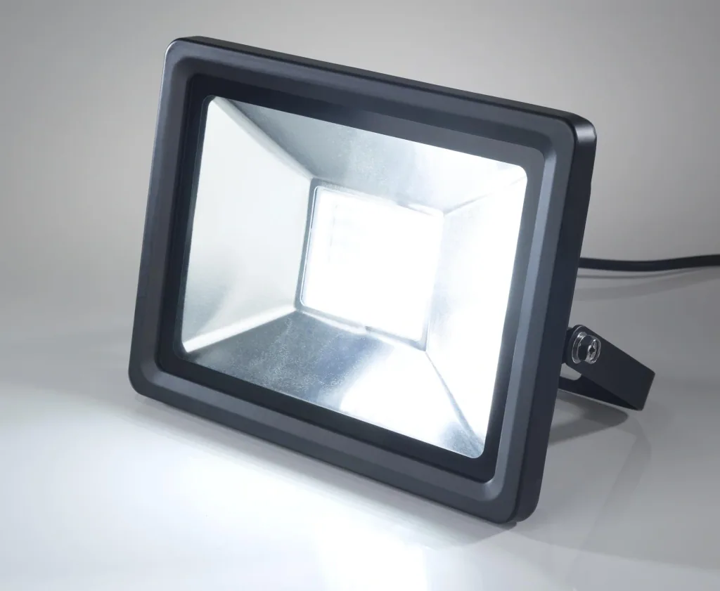 LED Fluter mit Bewegungsmelder, 30 Watt, 2400 Lumen, IP44
