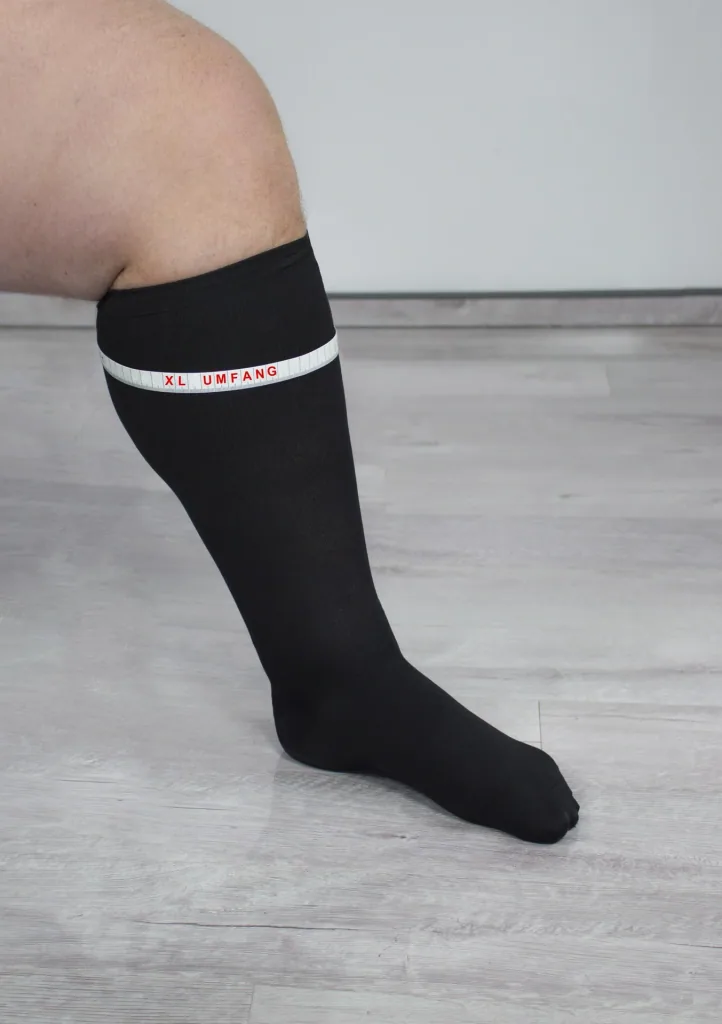 Reisestützstrümpfe für kräftige Waden, schwarz, Größe 42-44, Doppelpack