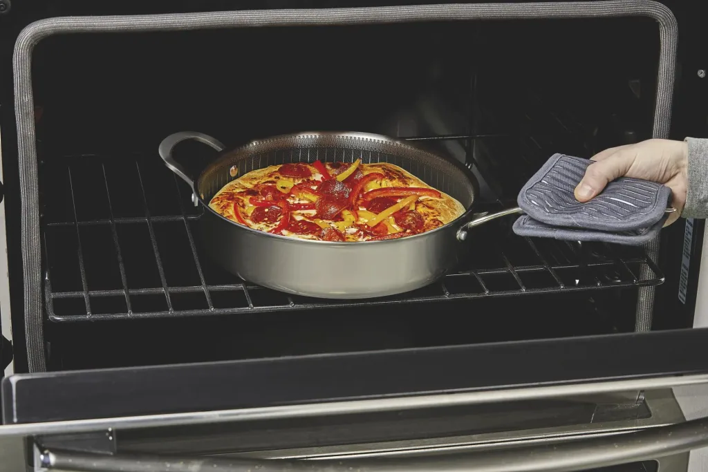 Titan Pan Profi-Pfanne, Ø 28 cm inklusive Rezeptheft