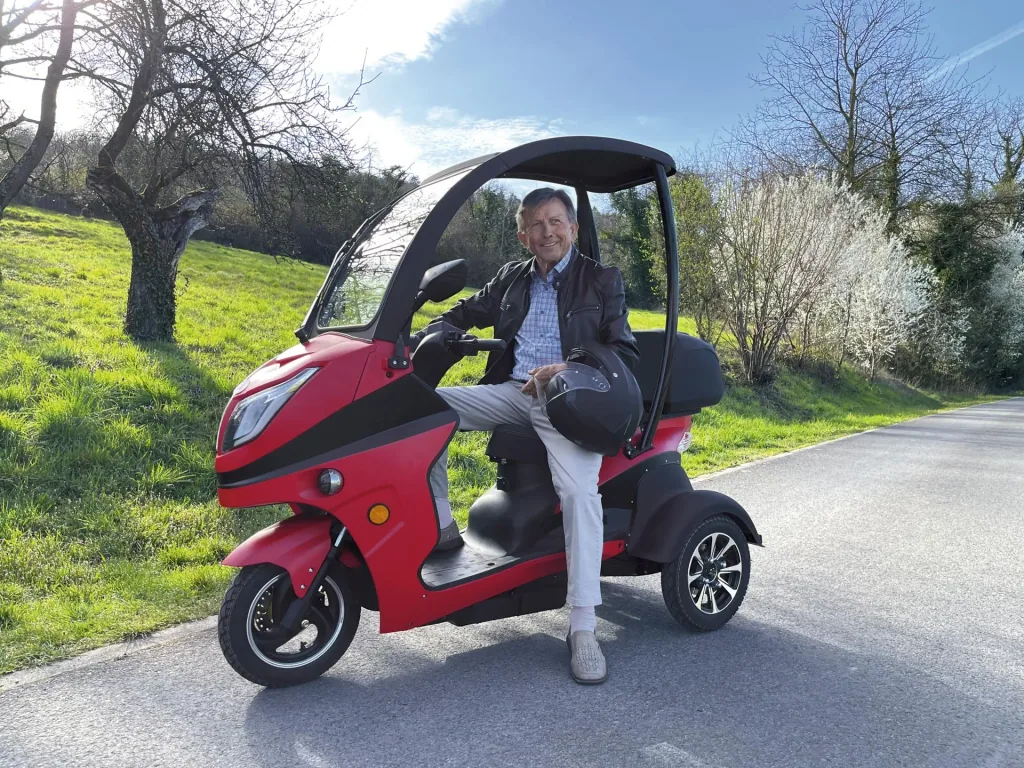 E-Kompaktroller "Lucca Trio" - 40 km/h - Wind und wetterfest, rot