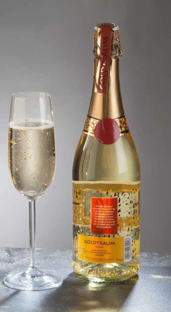 Geschenk-Box aus Holz mit Griff und 1 Flasche Goldtraum, 750 ml