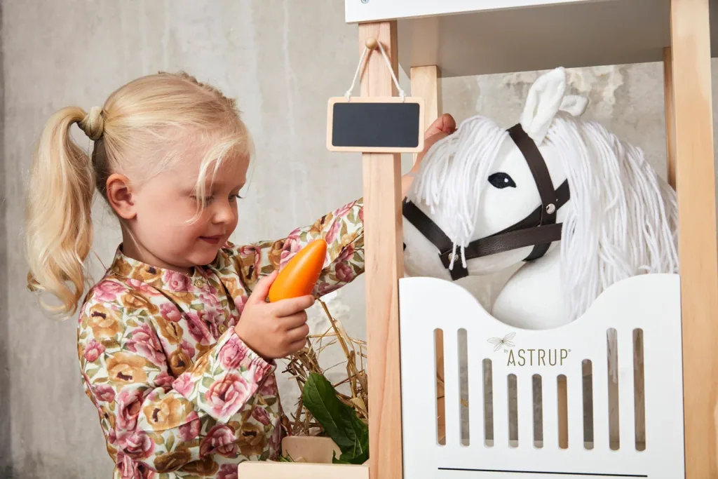 by Astrup Pferdestall für Hobby Horses