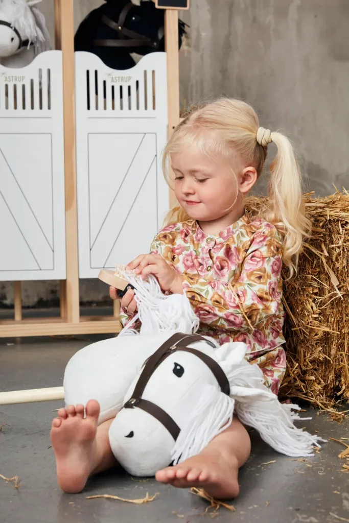 by Astrup Pferdestall für Hobby Horses