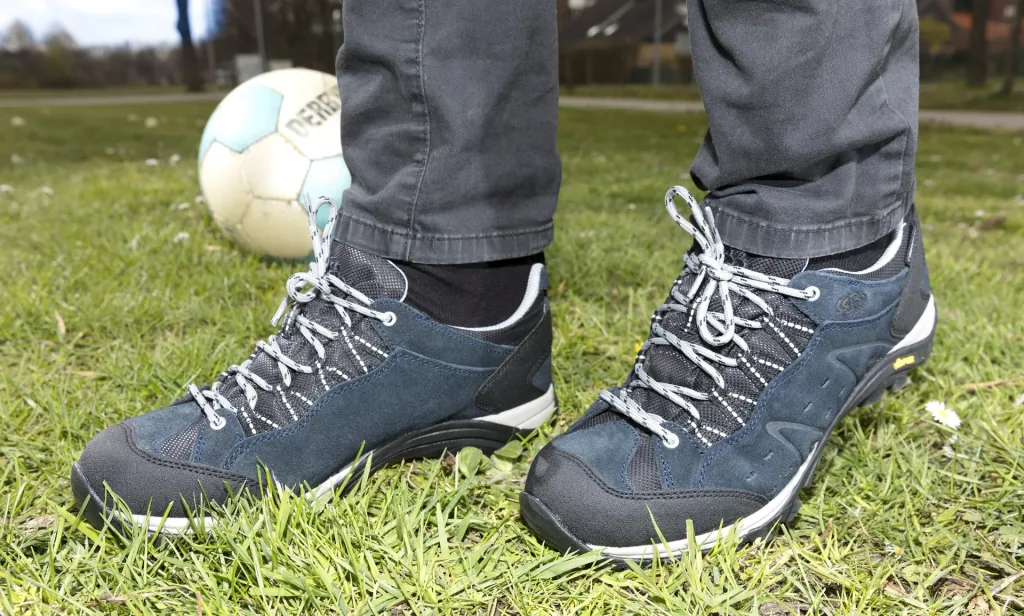 Outdoorschuh Farbe marine, Gr.41
