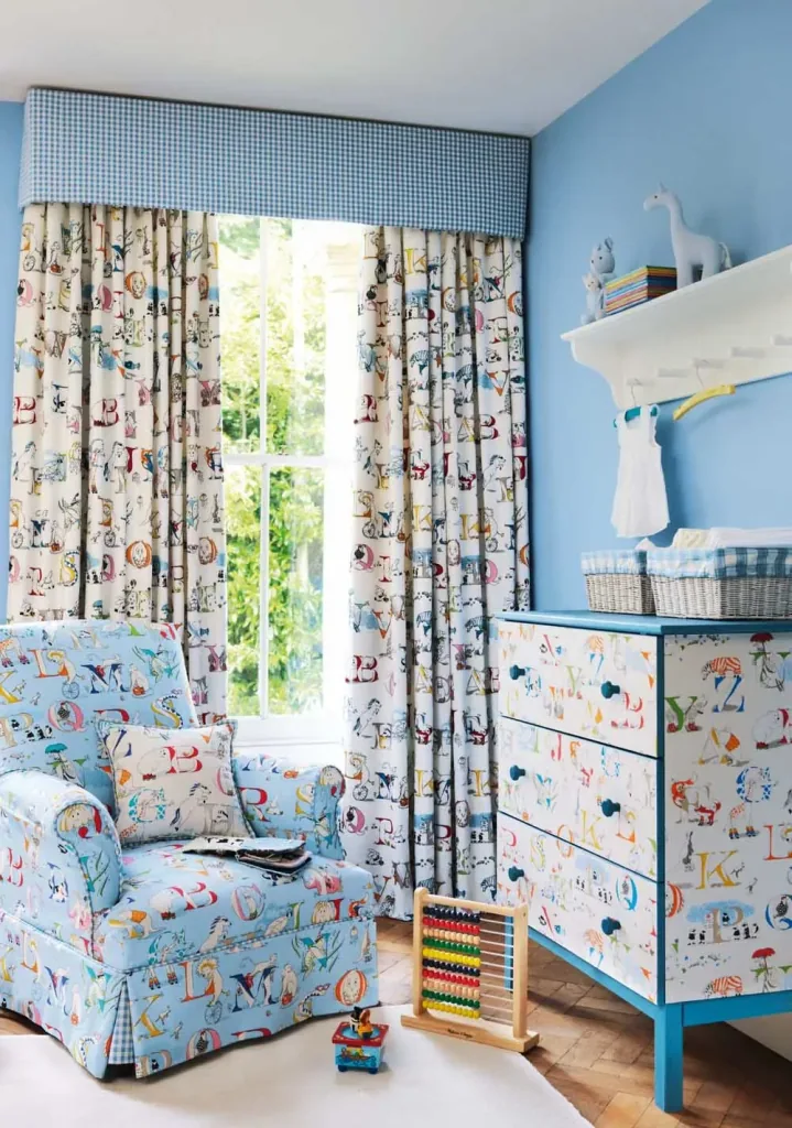 Little Sanderson Abracazoo Motivstoff Alphabet bestickt creme Rainbow