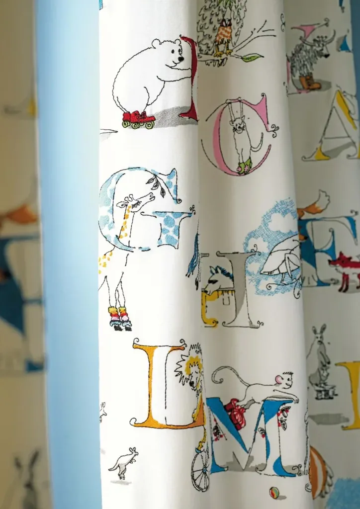 Little Sanderson Abracazoo Motivstoff Alphabet bestickt creme Rainbow