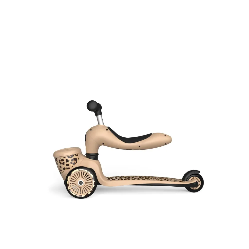Scoot & Ride Highwaykick 1 Lifestyle, 2in1 Roller, Kickboard, Scooter mit sitz, Farbe: Leopard