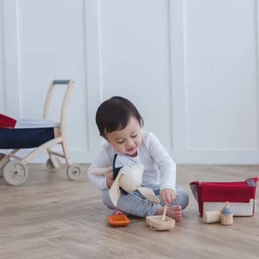Plan Toys Spielzeug Puppen-Fütter-Set Holz