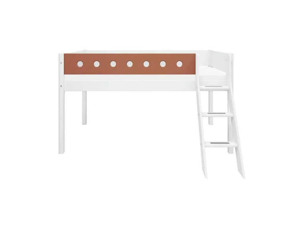 FLEXA Halbhohes Hochbett, Kinderbett mit Schrägleiter - MDF und Kiefer, 90x200 cm, Absturzsicherung, Farbe: Weiß/Errröten