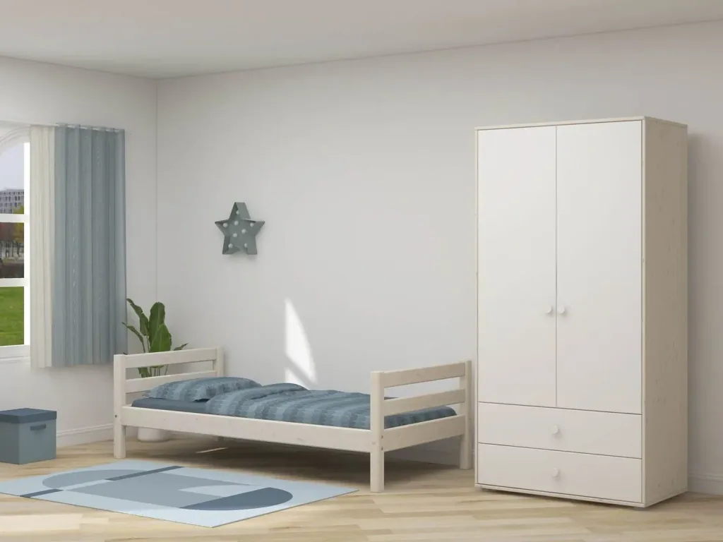 Flexa Kleiderschrank - Classic, mit 2 Türen und 2 Schubladen, 101,3x202,5 cm, Farbe: Weiß gekalkt / Weiß / Weiß
