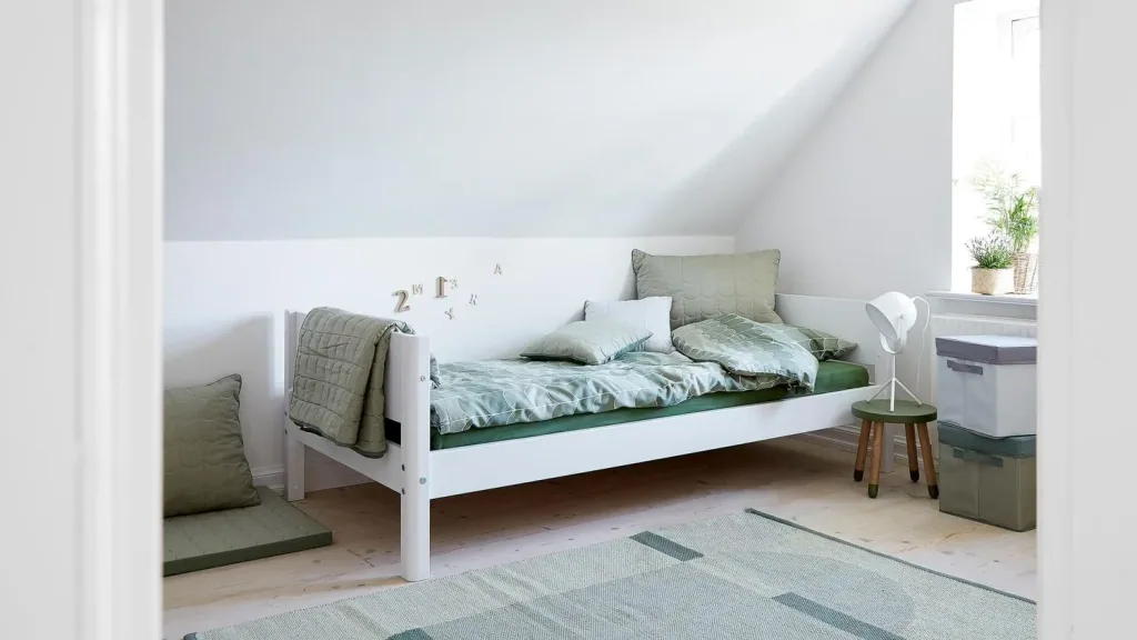 FLEXA Einzelbett, Juniorbett für Kinder und Jugendliche – MDF und Kiefer, 90x200 cm