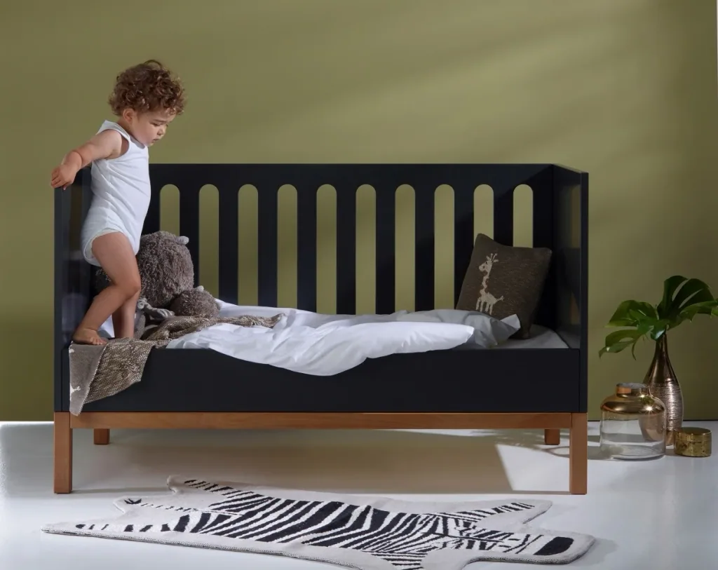 Quax Indigo Babybett 60x120 cm schwarz