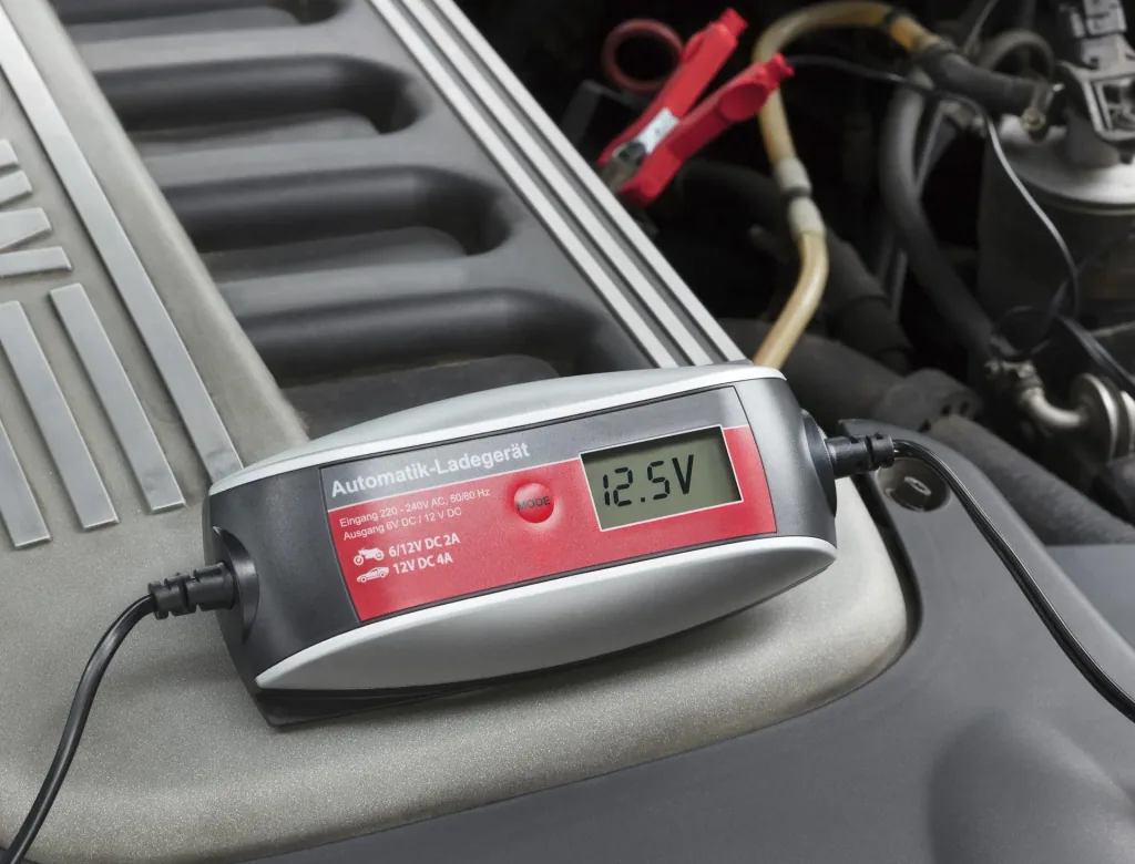 LCD Ladegerät Smart 6/12 Volt