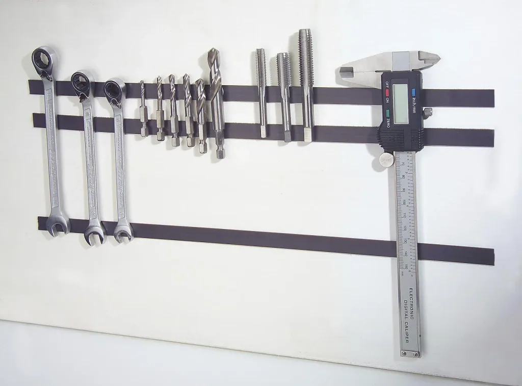 Selbstklebendes Magnetband 10 m