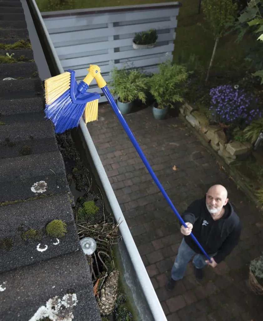 Teleskop Besen - Ideal zur Dachrinnenreinigung