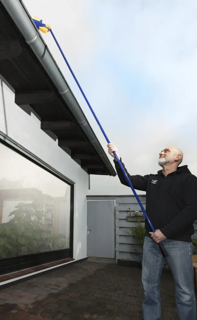 Teleskop Besen - Ideal zur Dachrinnenreinigung