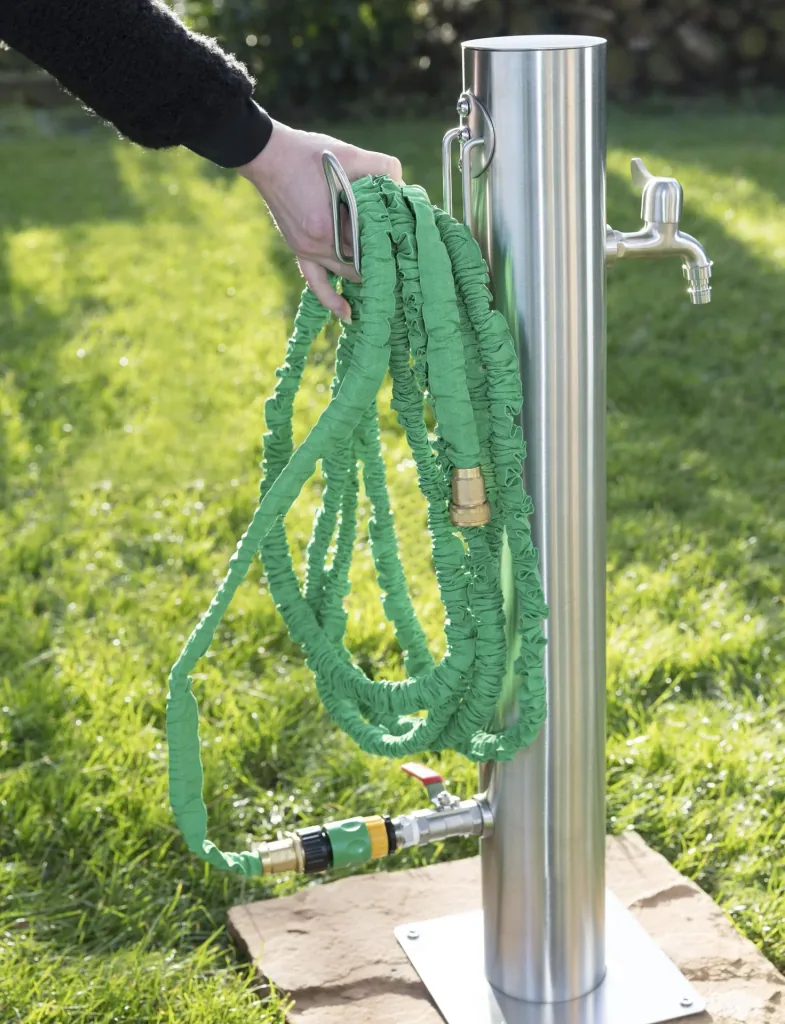 Wasserzapfsäule, inklusive Schlauchhalter + 2 Auslaufhähne, Edelstahl