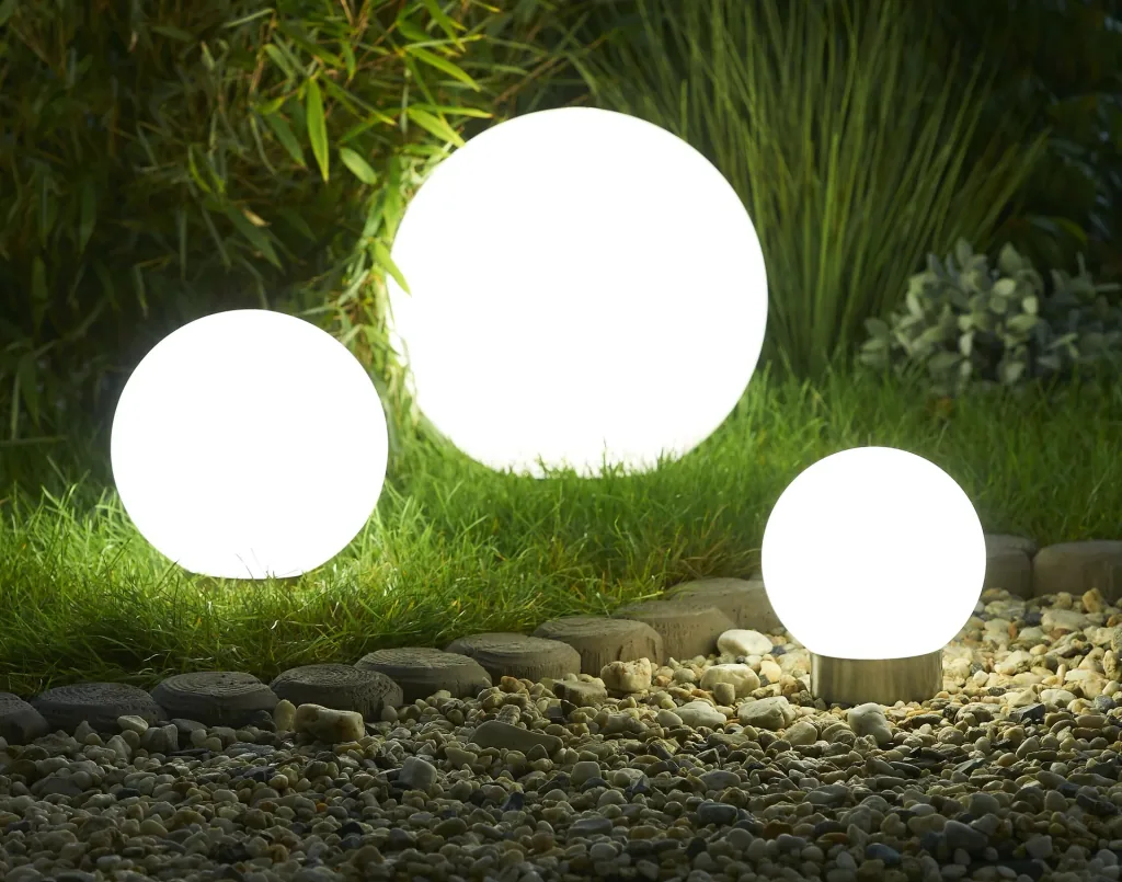 Solar Kugel mit weißer und Farbwechsel LED - 20cm