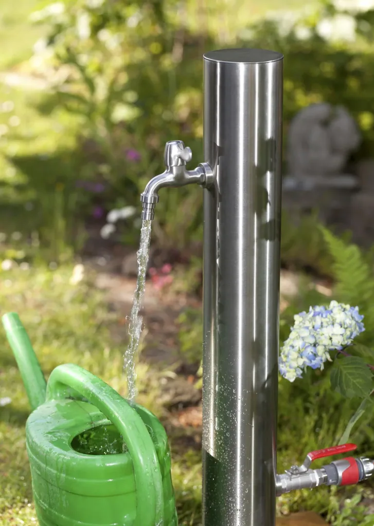 Wasserzapfsäule aus Edelstahl mit 2 Auslaufhähnen + Schutzhülle