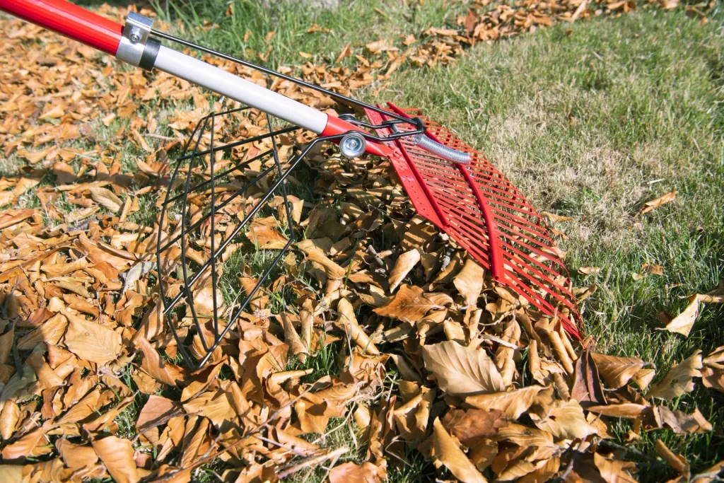 Rasenrechen mit Laubgreifer - teleskopierbar - mit 25 Zinken inklusive Gartensack 140 L