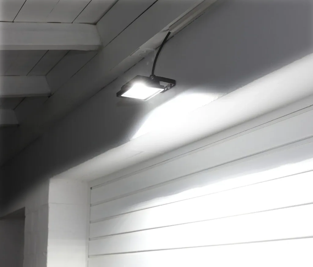 LED Flutlicht mit Erdspieß, 20 Watt