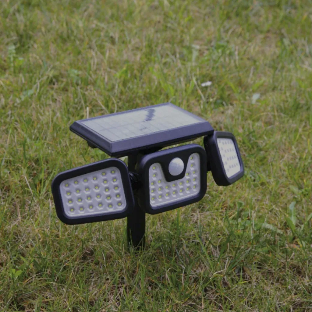 LED Solar Licht mit 3 ausrichtbaren Lichtfeldern und Bewegungsmelder