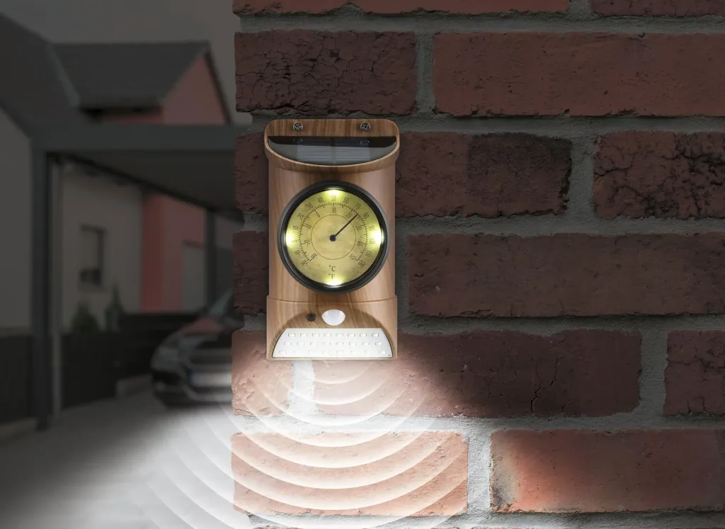 Solar Leuchte mit Thermometer und Bewegungsmelder in Holzoptik