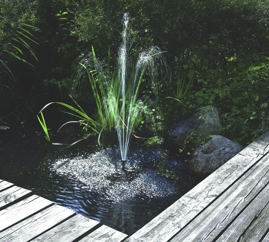 Wasserpumpe "Siena" mit Trockenlaufschutz, Sprinklerdüsen, Steigrohren, 1500 l/h