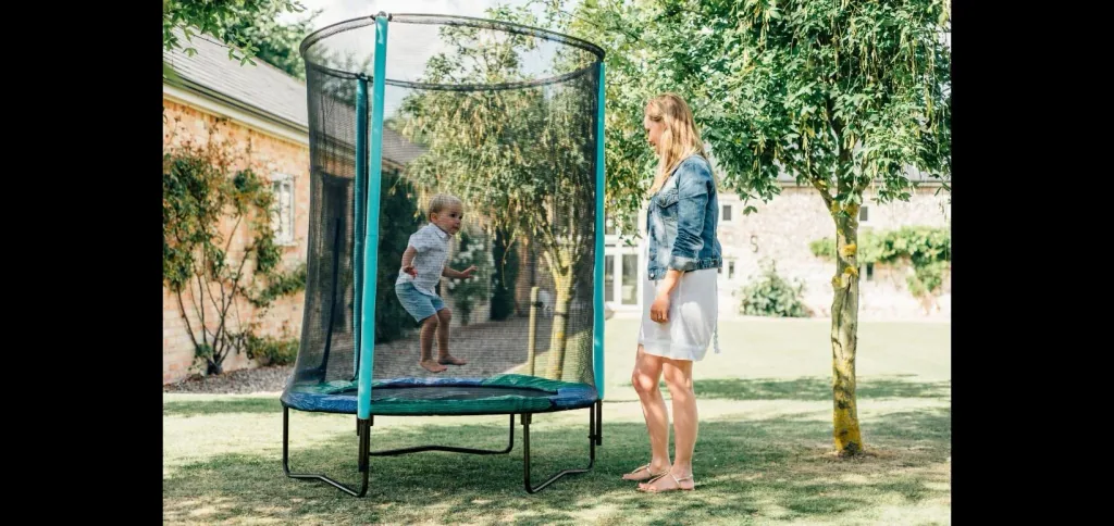 Trampolin Junior 140 cm mit Sicherheitsnetz, Outdoor-Trampolin für Kinder, Durchmesser 140 cm, rund, Wende-Design