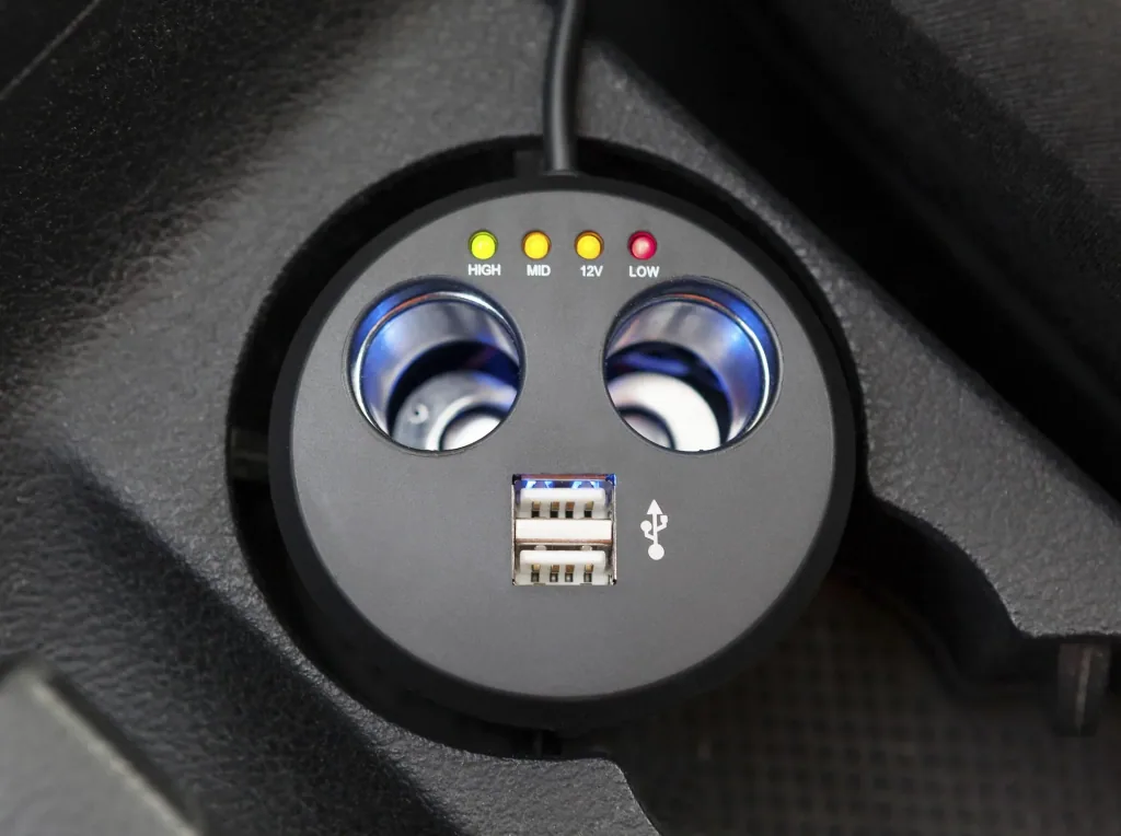 KFZ Multisteckdose mit USB Doppelanschluss, 12 Volt