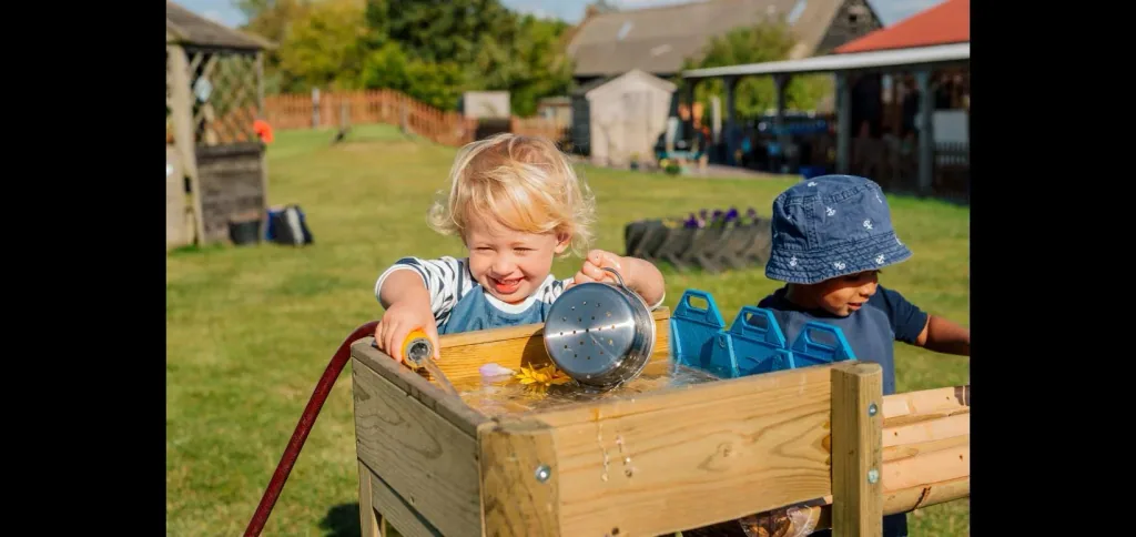 Discovery Wasserspiel Forest , Outdoor-Wasserspiel für Kinder aus Holz, Malscheibe, natur
