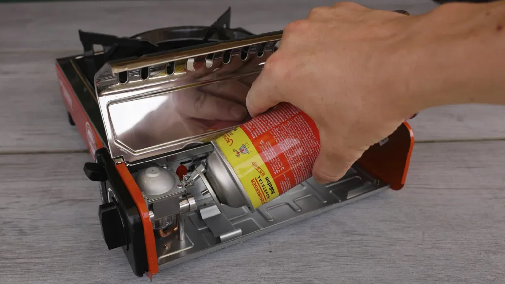 Kompakter Gas-Tischkocher Premium RS 220 mit integriertem Kartuschenfach