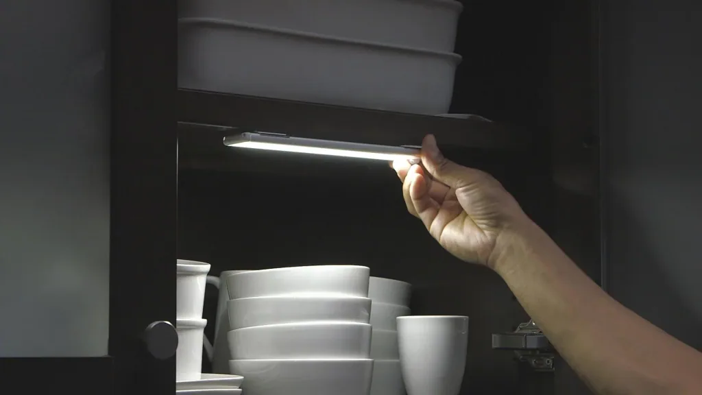 HandyLUX Slim Bright - Magnetische Power-Leiste mit Bewegungsmelder