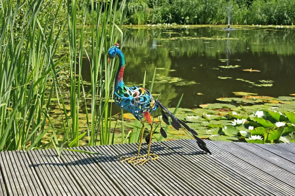 Metalldeko-Pfau Clyde mit LED - solarbetrieben