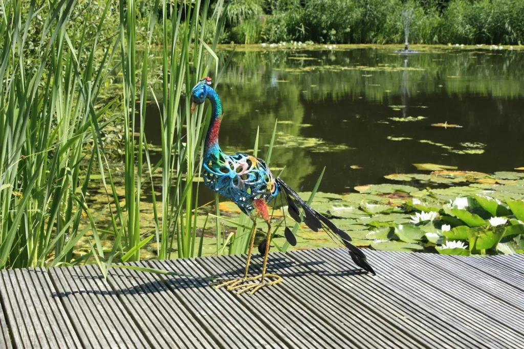 Metalldeko-Pfau Clyde mit LED - solarbetrieben