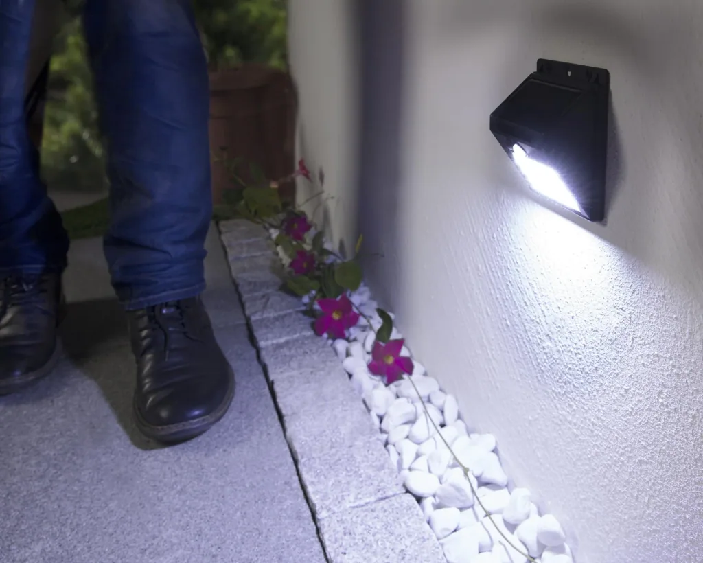 Solar Wandleuchte mit Infrarot Bewegungsmelder