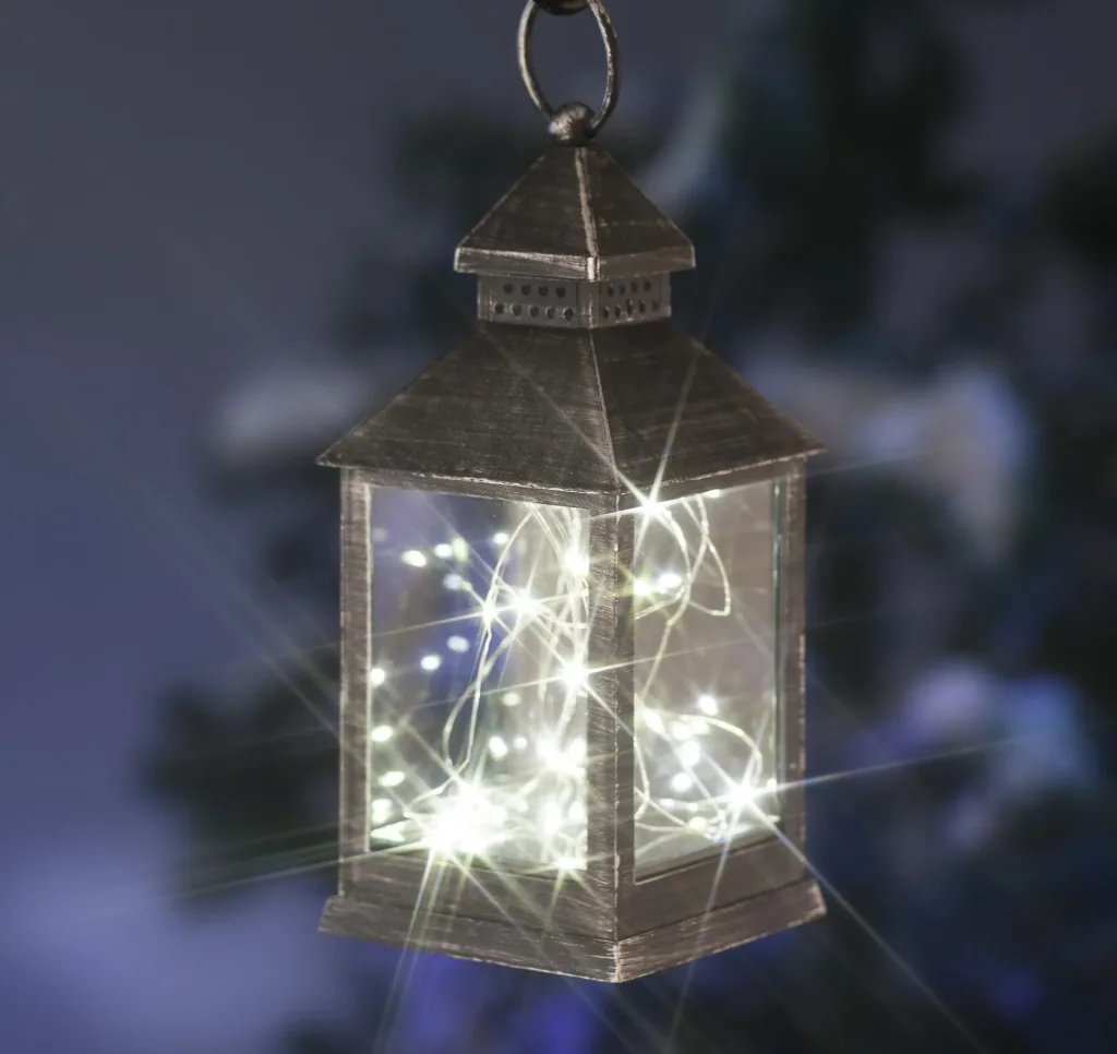 Laterne mit Mini-Lichterkette und Timer